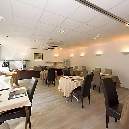 Majestic Alsace - Strasbourg Nord מלון 2*