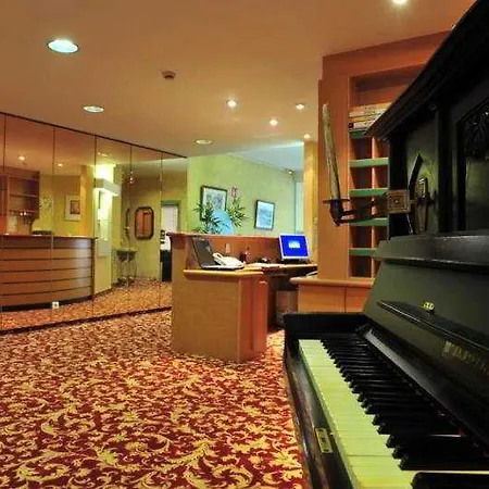 Hotel Majestic Alsace - Strasbourg Nord 2*