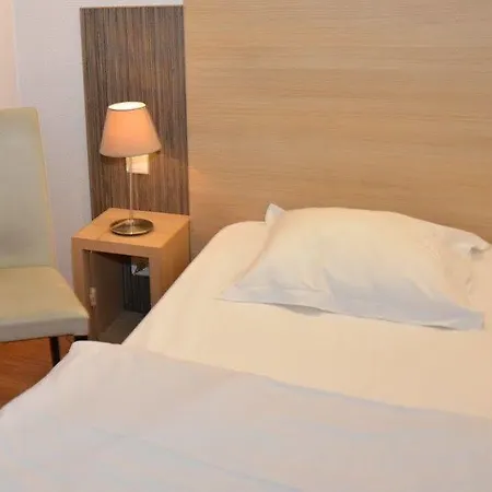 Majestic Alsace - Strasbourg Nord מלון 2*